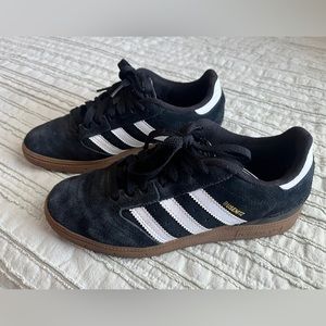 Unisex Adidas Busenitz!!